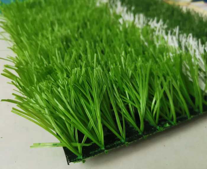 足球场人造草坪多少钱一平方米？