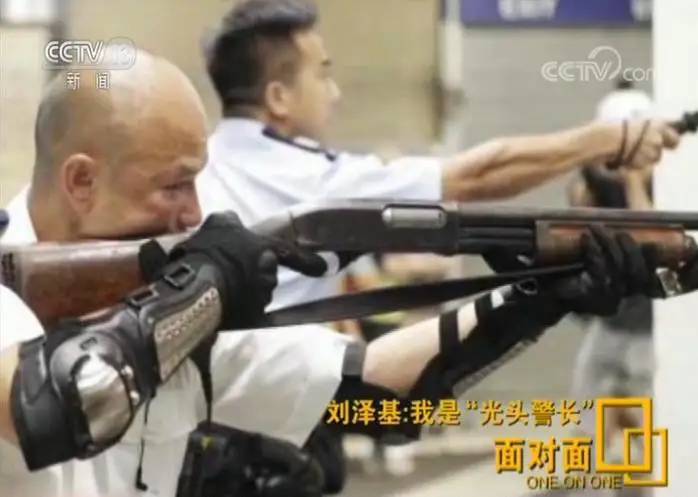 专访香港光头警长刘Sir：不到万不得已 我不会把枪指向他们